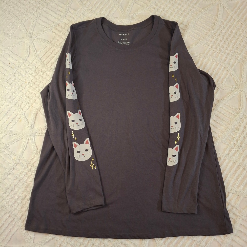Torrid Womens 1X Long Sleeve Tee Grey Lucky Cat Graphic Slim Fit NWT